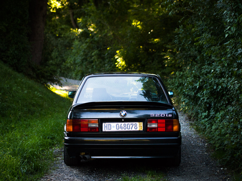 Illustration for article titled Italian 320is Is As Close As You'll Ever Come To A 4-Door E30 M3